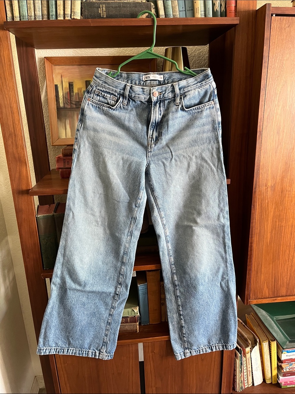 ZARA Light Wash Denim Jeans in Blue